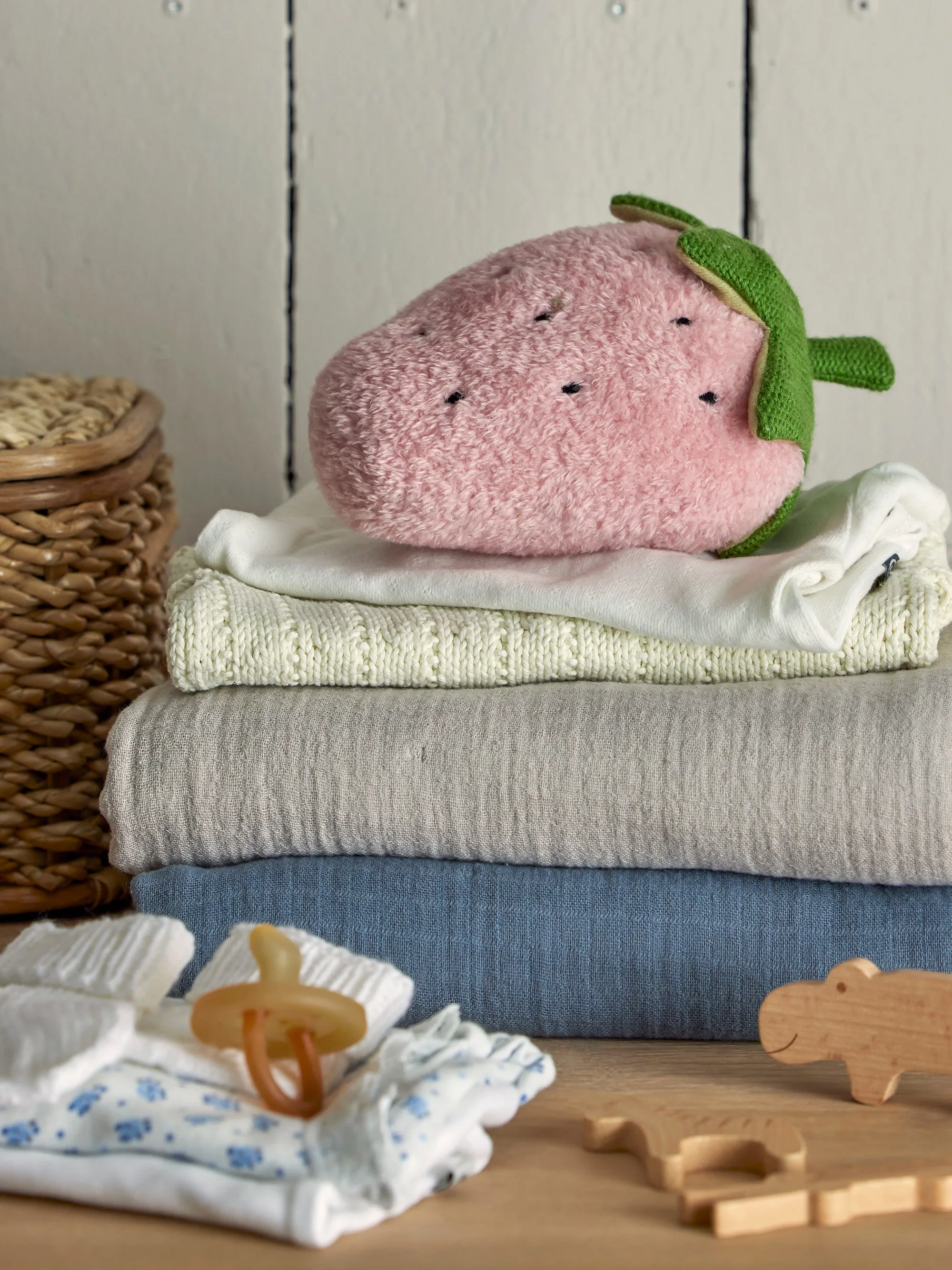 Simme Rattle, Rose, Polyester